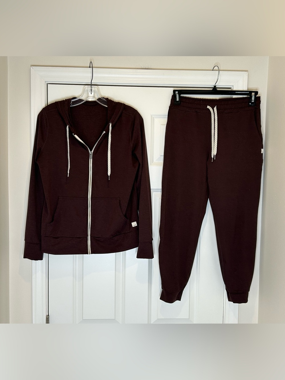 Vuori Women's Dk Brown Halo Performane Zip Hoodie & Joggers Set Size S